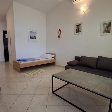 Apartman Karin Donji Karin Exterior foto