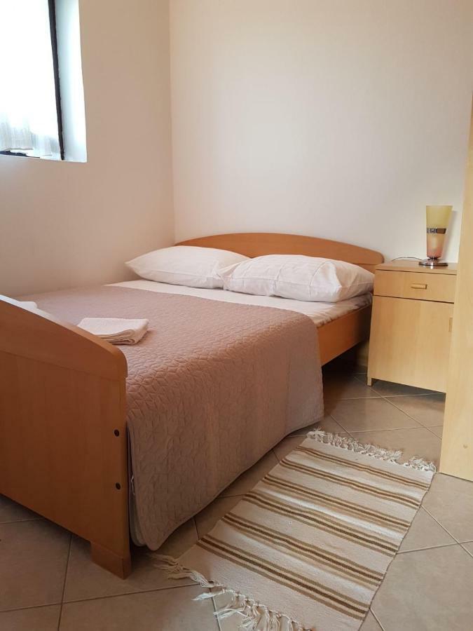 Apartman Karin Donji Karin Exterior foto